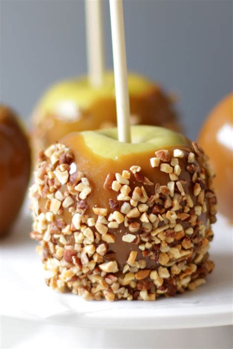 How many sugar are in caramelized apple rollup - calories, carbs, nutrition