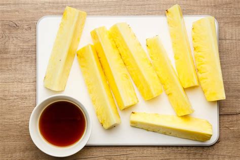 How many sugar are in caramelized pineapple spears - calories, carbs, nutrition