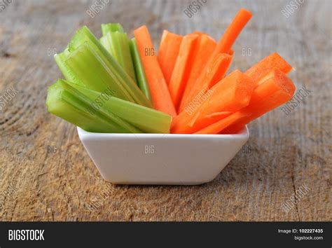 How many sugar are in carrot and celery sticks, large - calories, carbs, nutrition