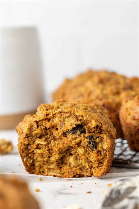 How many sugar are in carrot raisin muffin - calories, carbs, nutrition