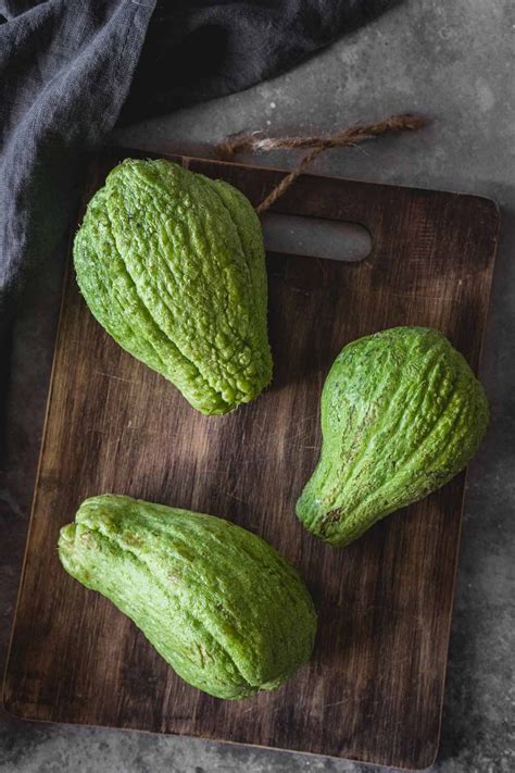 How many sugar are in chayote squash - calories, carbs, nutrition