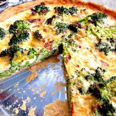 How many sugar are in cheddar and broccoli quiche - calories, carbs, nutrition