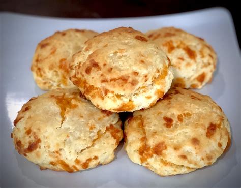 How many sugar are in cheddar buttermilk biscuit - calories, carbs, nutrition