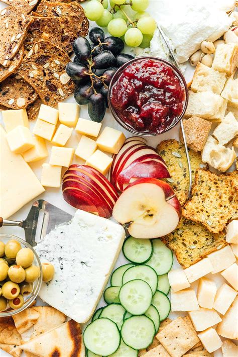 How many sugar are in cheese and cracker plate - calories, carbs, nutrition