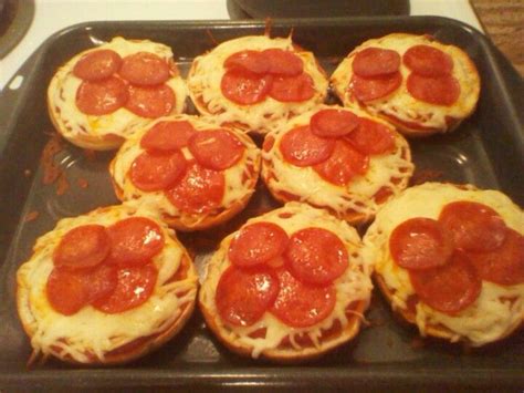 How many sugar are in cheese pizza bagel with house marinara - calories, carbs, nutrition