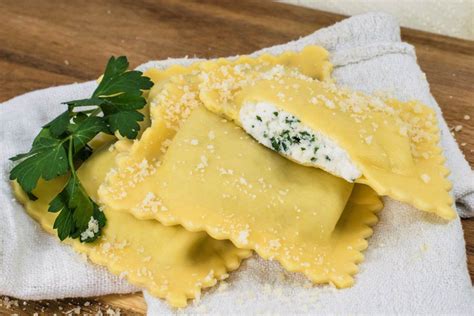 How many sugar are in cheese ravioli - jumbo - calories, carbs, nutrition