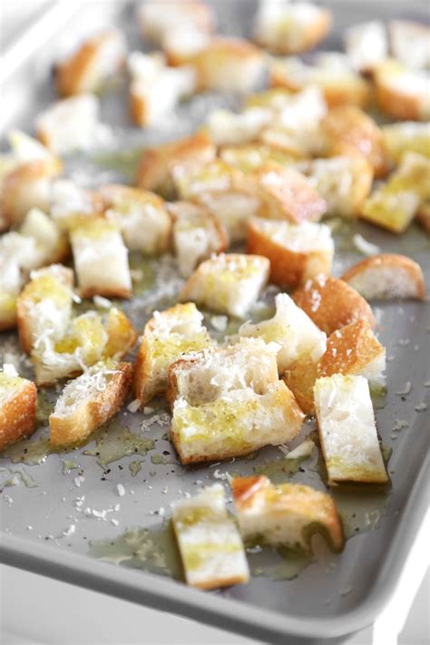 How many sugar are in cheesy biscuit croutons - calories, carbs, nutrition