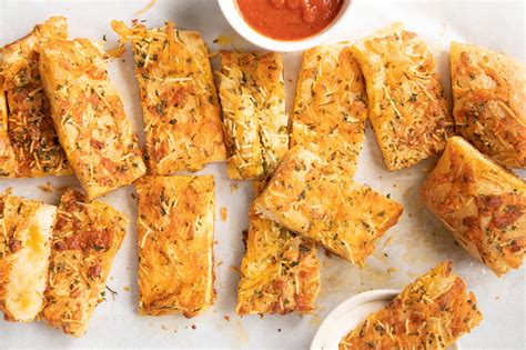 How many sugar are in cheesy bread - calories, carbs, nutrition