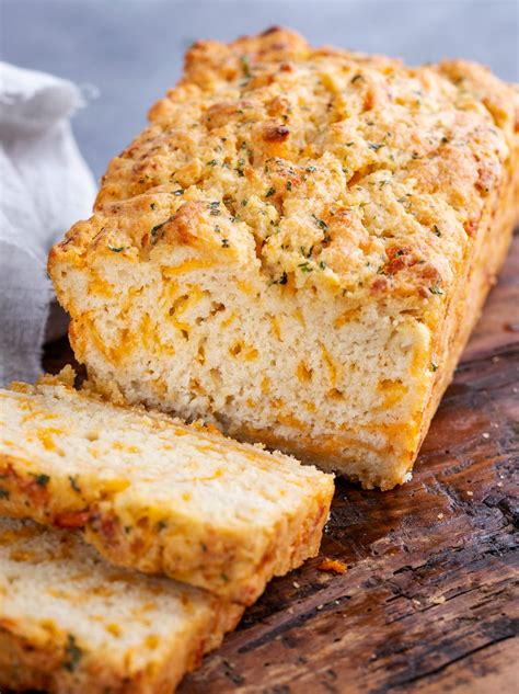 How many sugar are in cheesy garlic bread - calories, carbs, nutrition