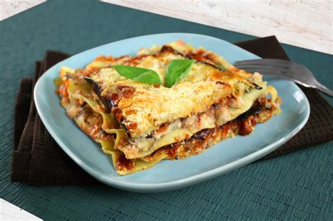 How many sugar are in cheesy lasagna - calories, carbs, nutrition