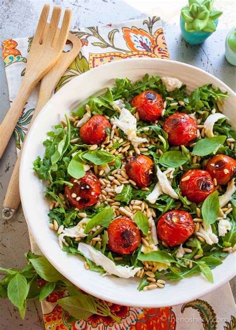 How many sugar are in cherry tomato and arugula salad - calories, carbs, nutrition