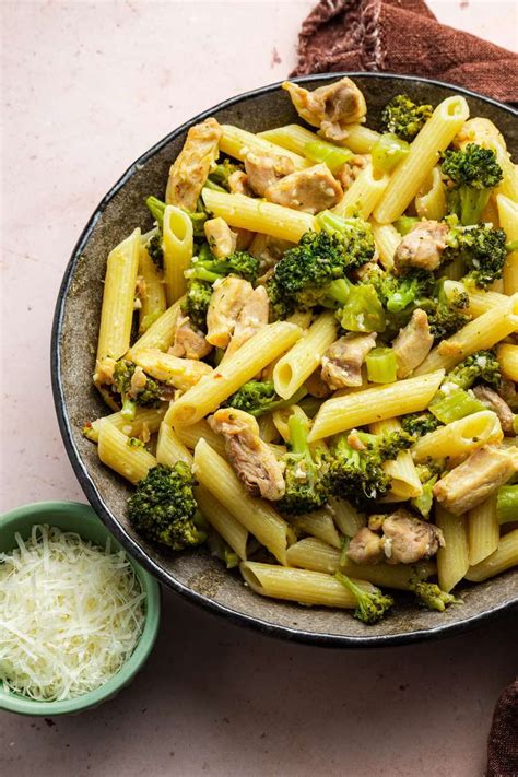 How many sugar are in chicken and broccoli pasta dijon - calories, carbs, nutrition