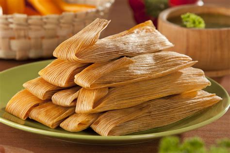 How many sugar are in chicken and cheese tamales - calories, carbs, nutrition