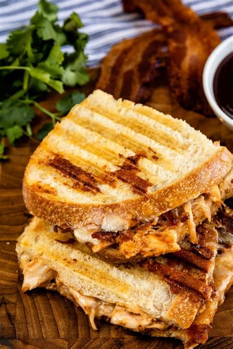 How many sugar are in chicken bbq panini - calories, carbs, nutrition