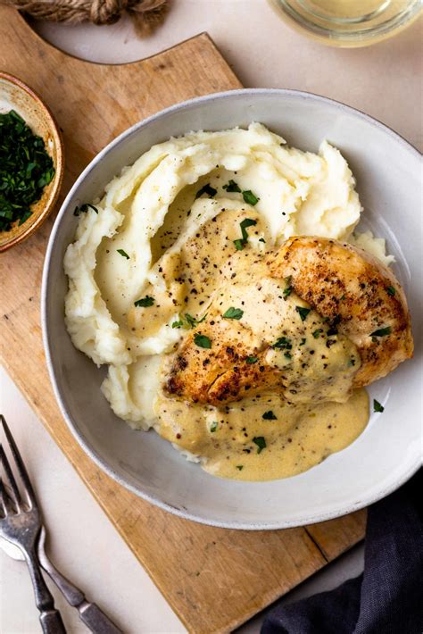 How many sugar are in chicken breast bake with mashed potato, gravy and vegetable - calories, carbs, nutrition