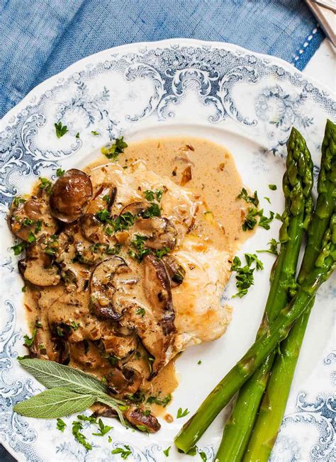 How many sugar are in chicken breasts with mushroom sage sauce - calories, carbs, nutrition