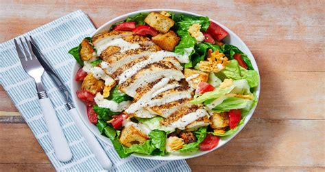 How many sugar are in chicken caesar salad 9 oz - calories, carbs, nutrition