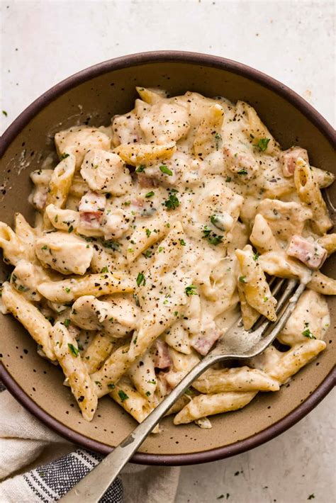 How many sugar are in chicken cordon bleu with pasta (1) - calories, carbs, nutrition