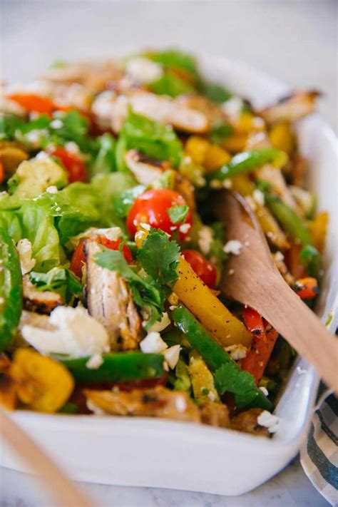 How many sugar are in chicken fajita salad - calories, carbs, nutrition