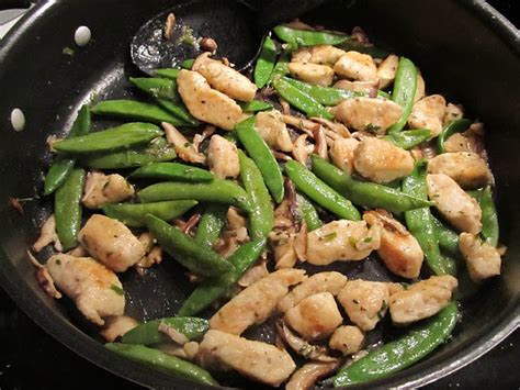 How many sugar are in chicken mushroom saute (9365.0) - calories, carbs, nutrition