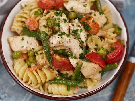 How many sugar are in chicken pasta primavera - calories, carbs, nutrition