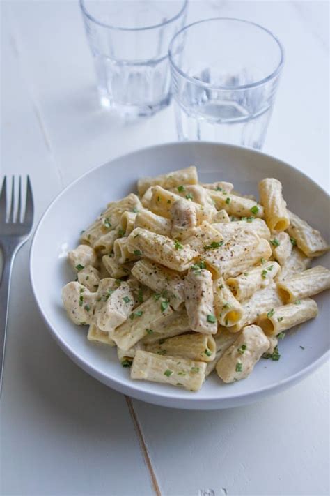 How many sugar are in chicken pesto alfredo - calories, carbs, nutrition