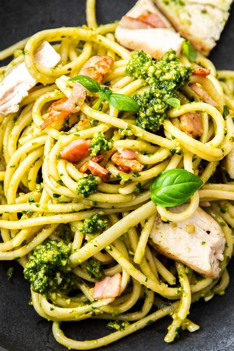 How many sugar are in chicken pesto pasta - calories, carbs, nutrition