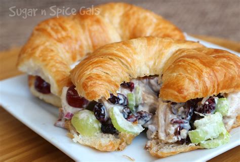 How many sugar are in chicken salad croissant - calories, carbs, nutrition