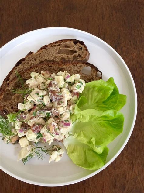 How many sugar are in chicken salad on rye - calories, carbs, nutrition