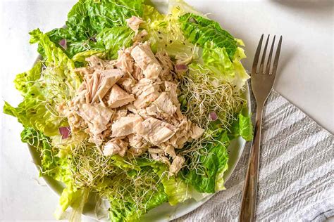 How many sugar are in chicken salad over greens (31737.0) - calories, carbs, nutrition