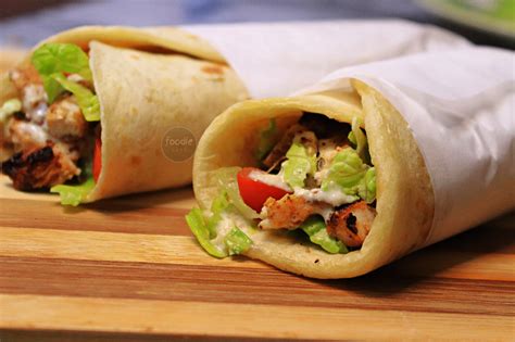 How many sugar are in chicken shawarma in white bloomer bread - calories, carbs, nutrition