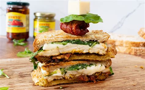 How many sugar are in chicken sun-dried tomato panini - calories, carbs, nutrition