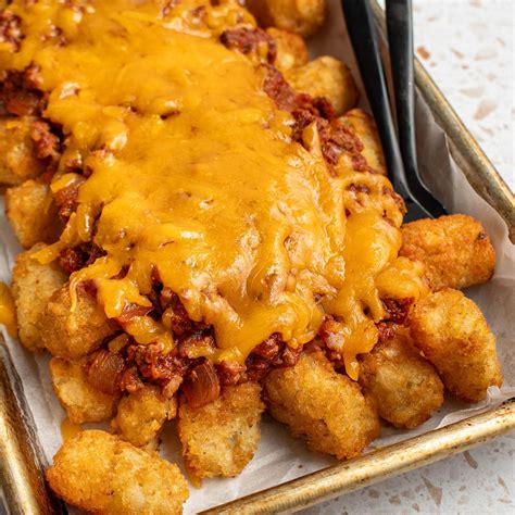 How many sugar are in chili cheese tater tots - calories, carbs, nutrition