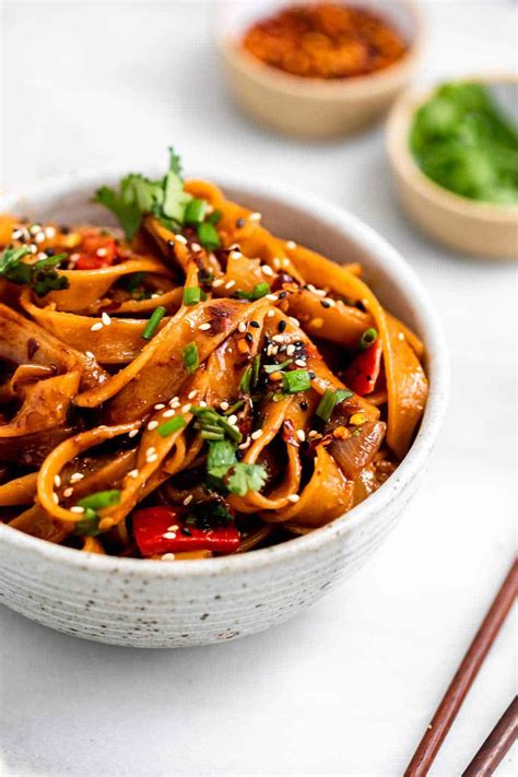 How many sugar are in chili garlic stir fry with rice noodles - calories, carbs, nutrition
