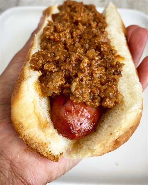 How many sugar are in chili hot dog - calories, carbs, nutrition