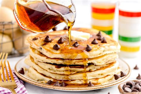 How many sugar are in chocolate chip buttermilk pancakes - calories, carbs, nutrition