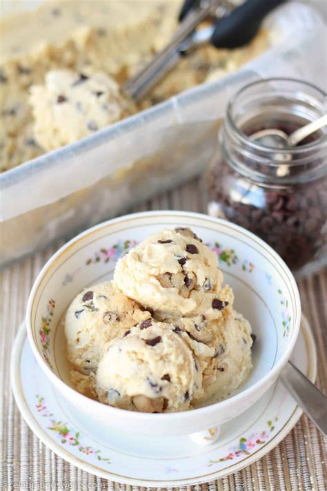 How many sugar are in chocolate chip cookie dough ice cream - calories, carbs, nutrition