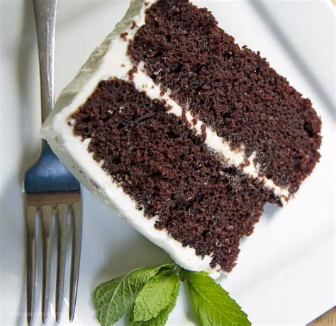 How many sugar are in chocolate chip devil's food cake - calories, carbs, nutrition