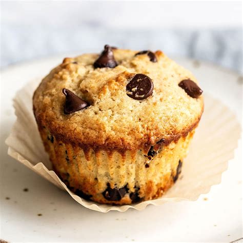 How many sugar are in chocolate chip muffin (2) - calories, carbs, nutrition