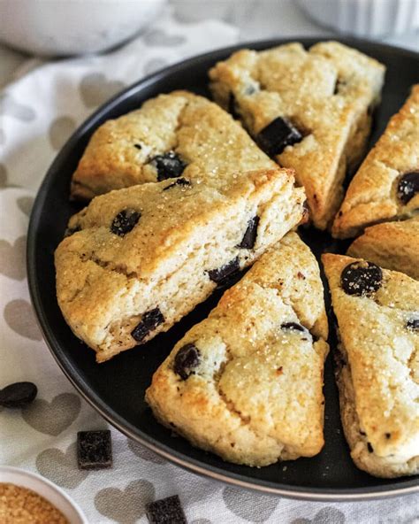 How many sugar are in chocolate chip scone - calories, carbs, nutrition