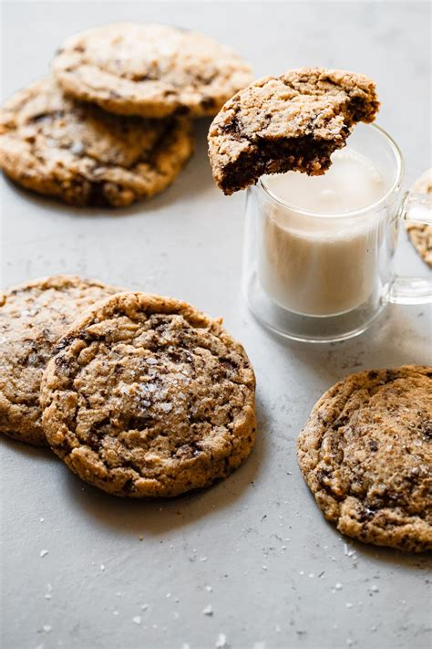 How many sugar are in chocolate chunk cookies - calories, carbs, nutrition