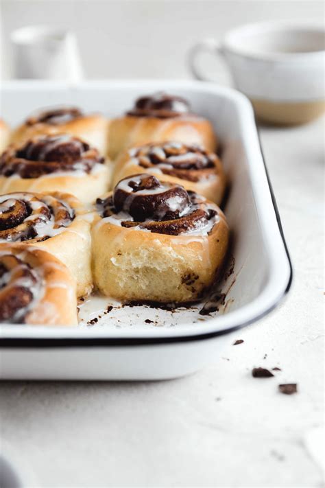 How many sugar are in chocolate cinnamon rolls - calories, carbs, nutrition