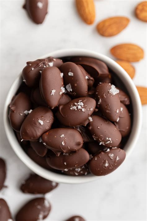 How many sugar are in chocolate covered almonds - calories, carbs, nutrition