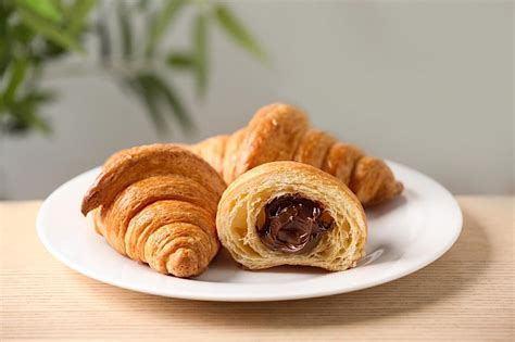 How many sugar are in chocolate croissant - calories, carbs, nutrition