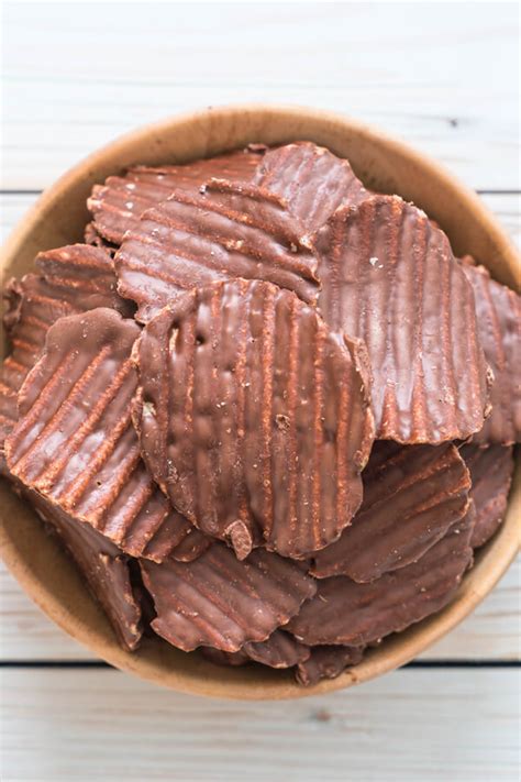 How many sugar are in chocolate dipped potato chips - calories, carbs, nutrition