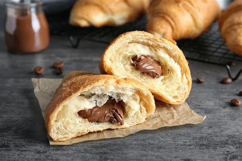 How many sugar are in chocolate filled croissant - calories, carbs, nutrition