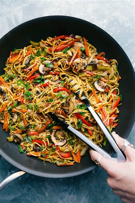 How many sugar are in chow mein sauce - calories, carbs, nutrition