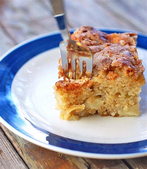 How many sugar are in cinnamon apple cake - calories, carbs, nutrition