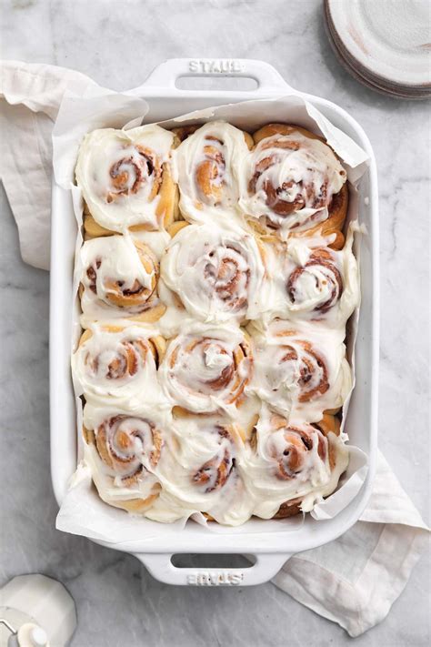 How many sugar are in cinnamon bun - calories, carbs, nutrition