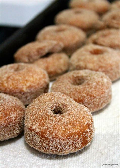 How many sugar are in cinnamon cake donut - calories, carbs, nutrition